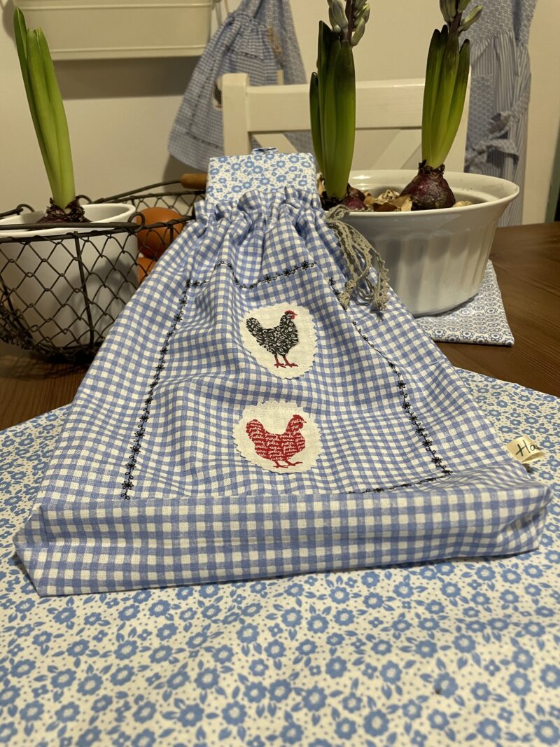 Látkový dekorační pytlík v sadě s látkovým ubrouskem.