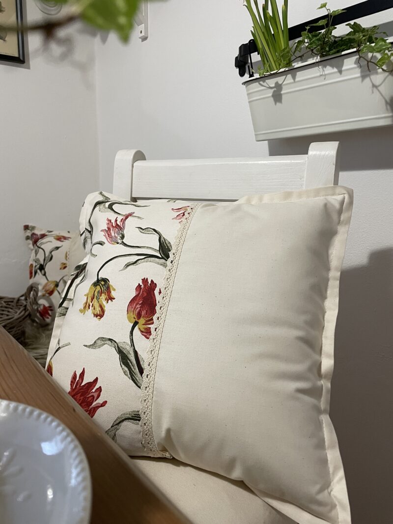 Povlak na polštář 44 x 44 cm.